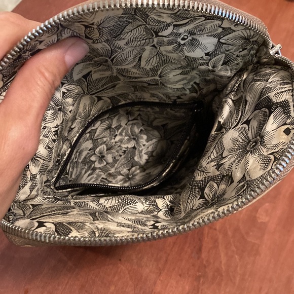 Grey HOBO Clutch - Picture 6 of 6